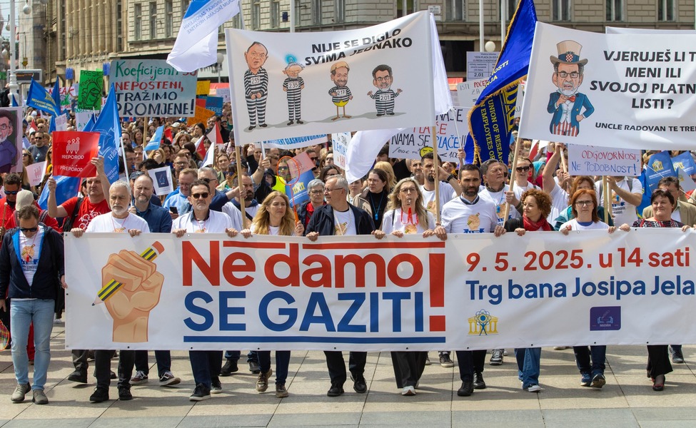 Large transparent ne damo se gaziti