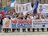Small transparent ne damo se gaziti