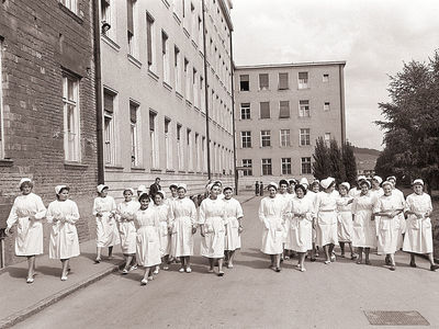 Medium  ola za medicinske sestre in otro ke negovalke v mariboru 1959  2   1 