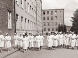 Small large large  ola za medicinske sestre in otro ke negovalke v mariboru 1959  2   1 